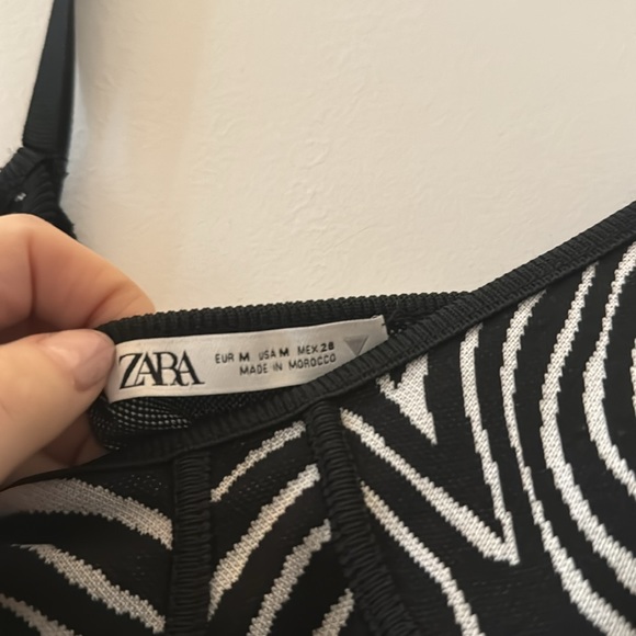 SIZE MEDIUM ZARA MINI DRESS- black and white pattern with corset detail at bust - Picture 2 of 2